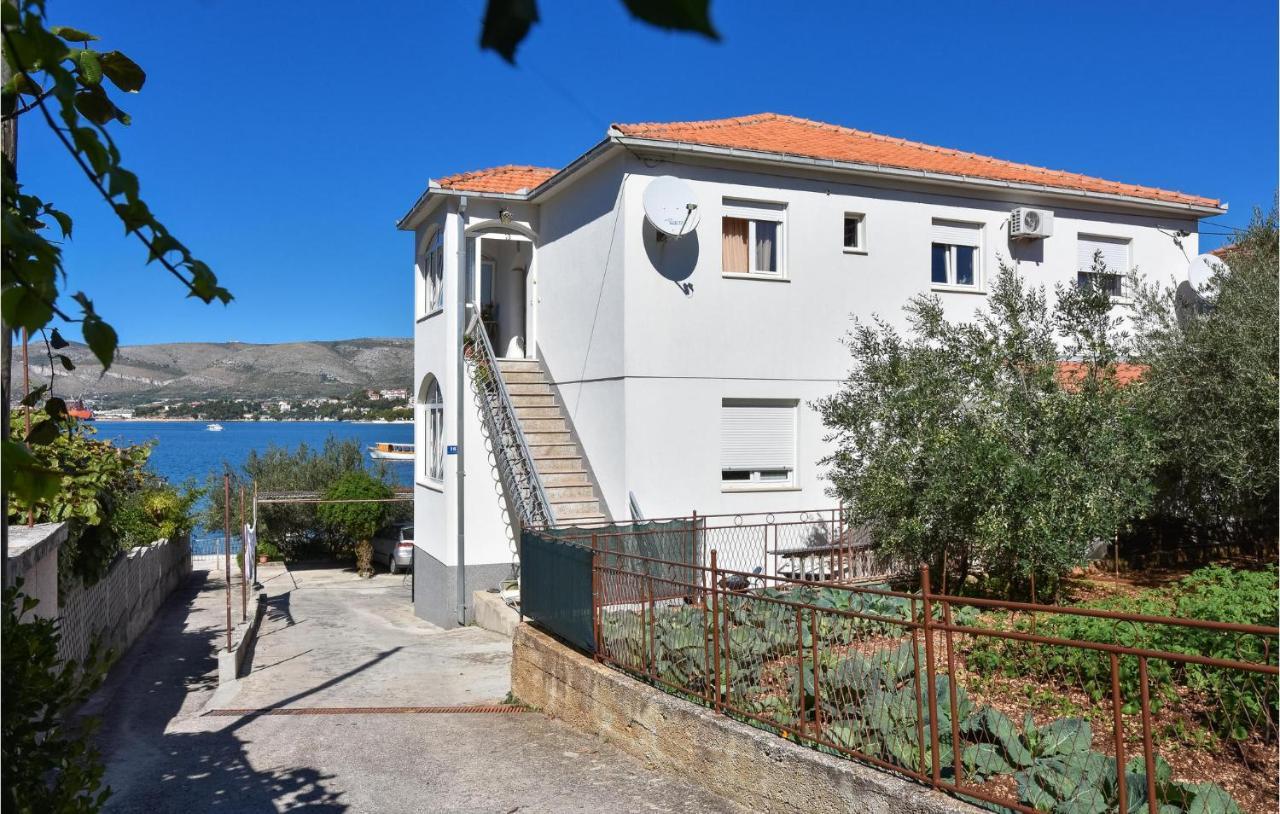 2 Bedroom Beautiful Apartment In Okrug Gornji Trogir Ngoại thất bức ảnh