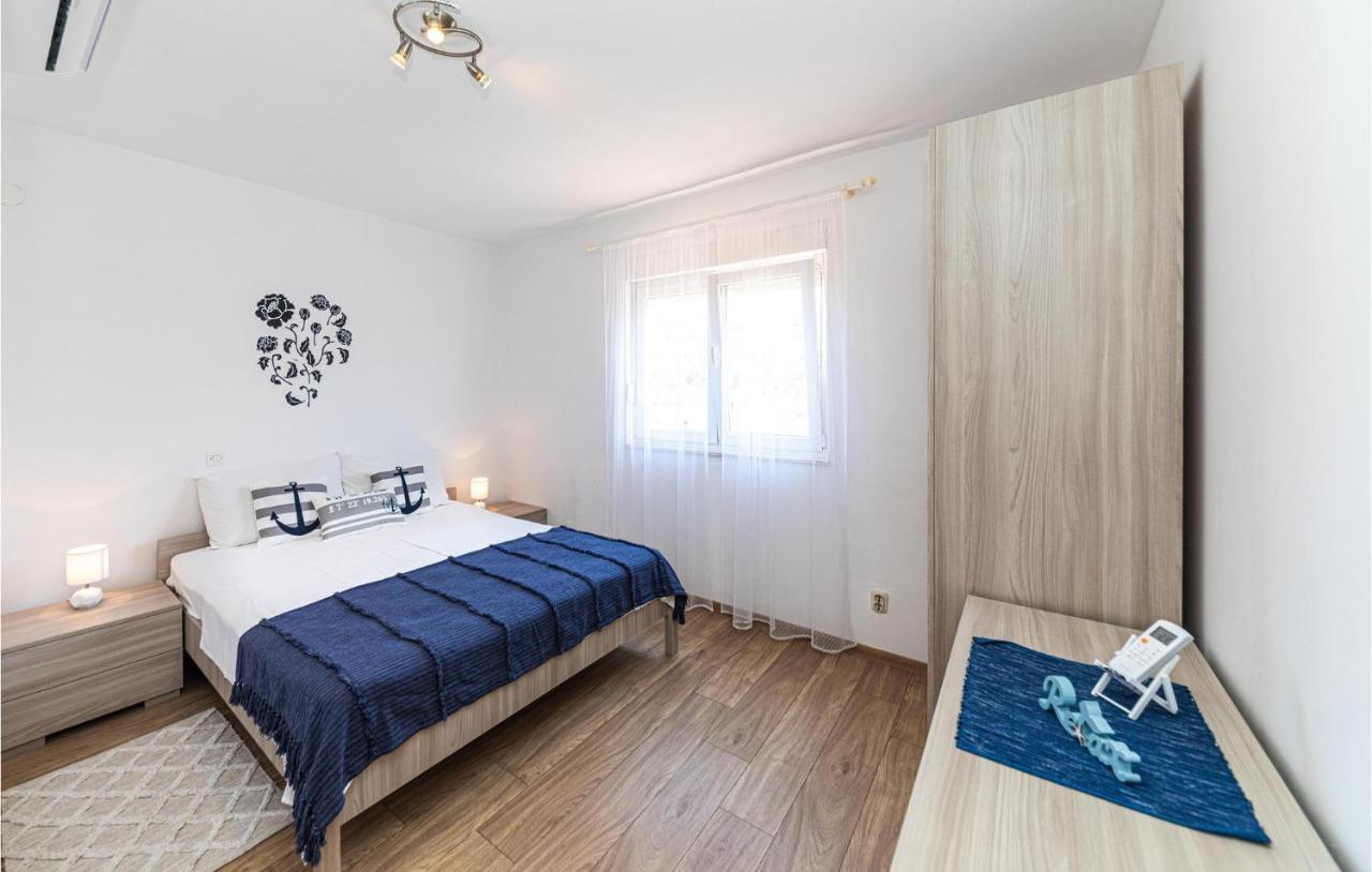 2 Bedroom Beautiful Apartment In Okrug Gornji Trogir Ngoại thất bức ảnh